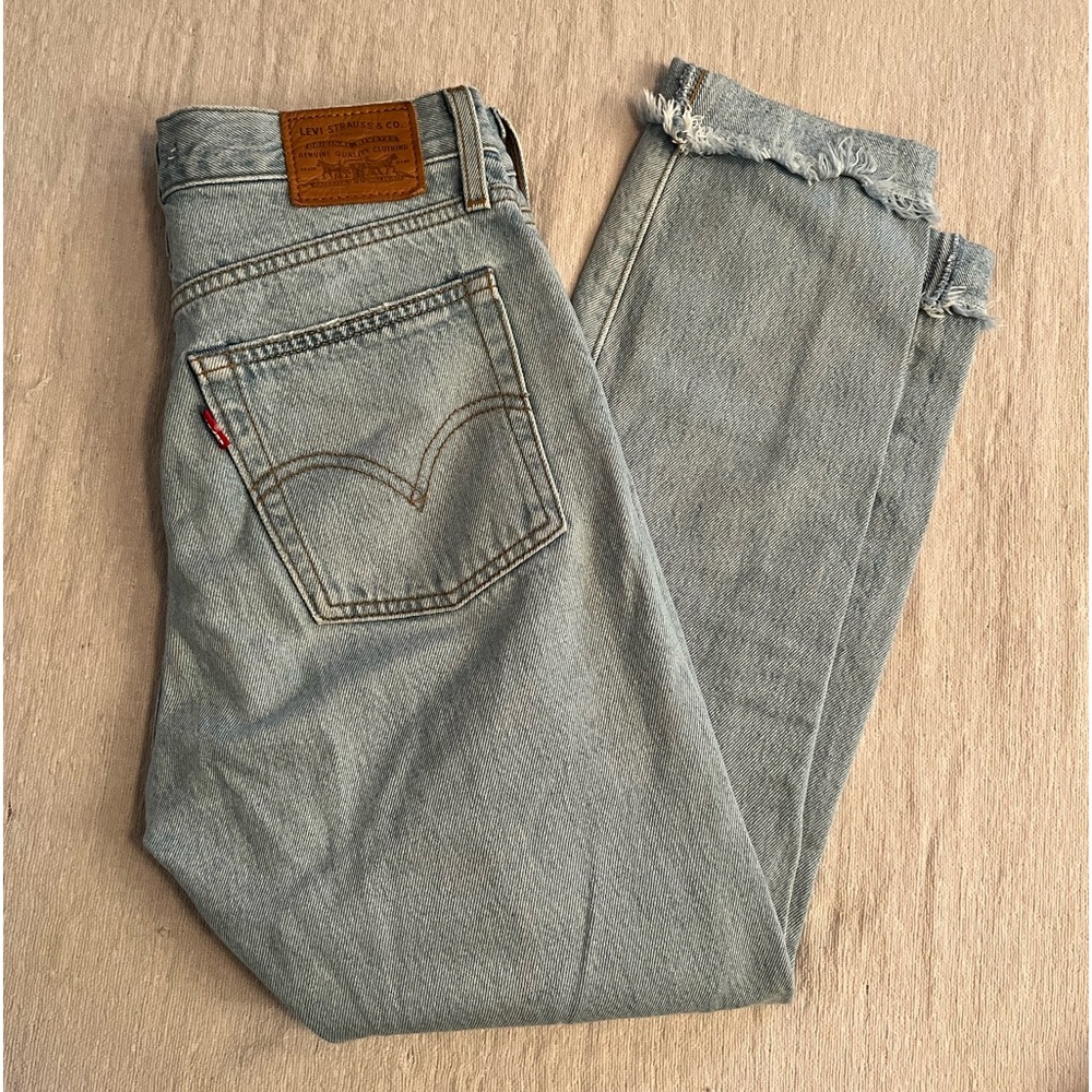 Women’s Levi’s Wedgie Jeans Size 25
